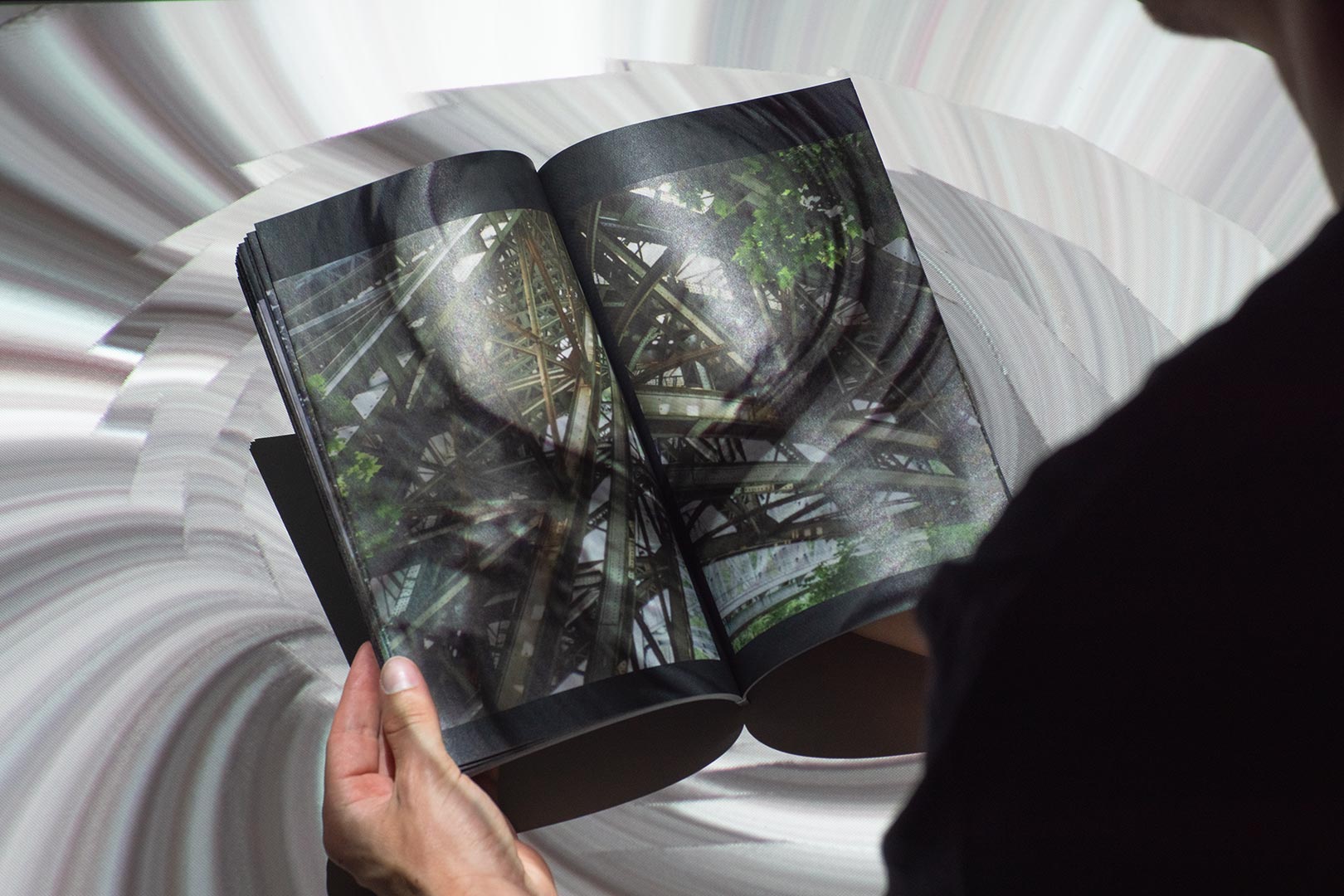 Gallery Refugium book at the exhibiton with projection